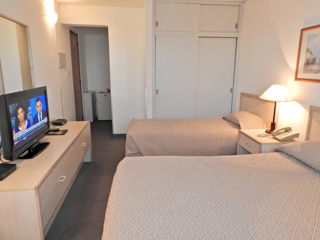 Hotel Tres Cruces Монтевидео Экстерьер фото
