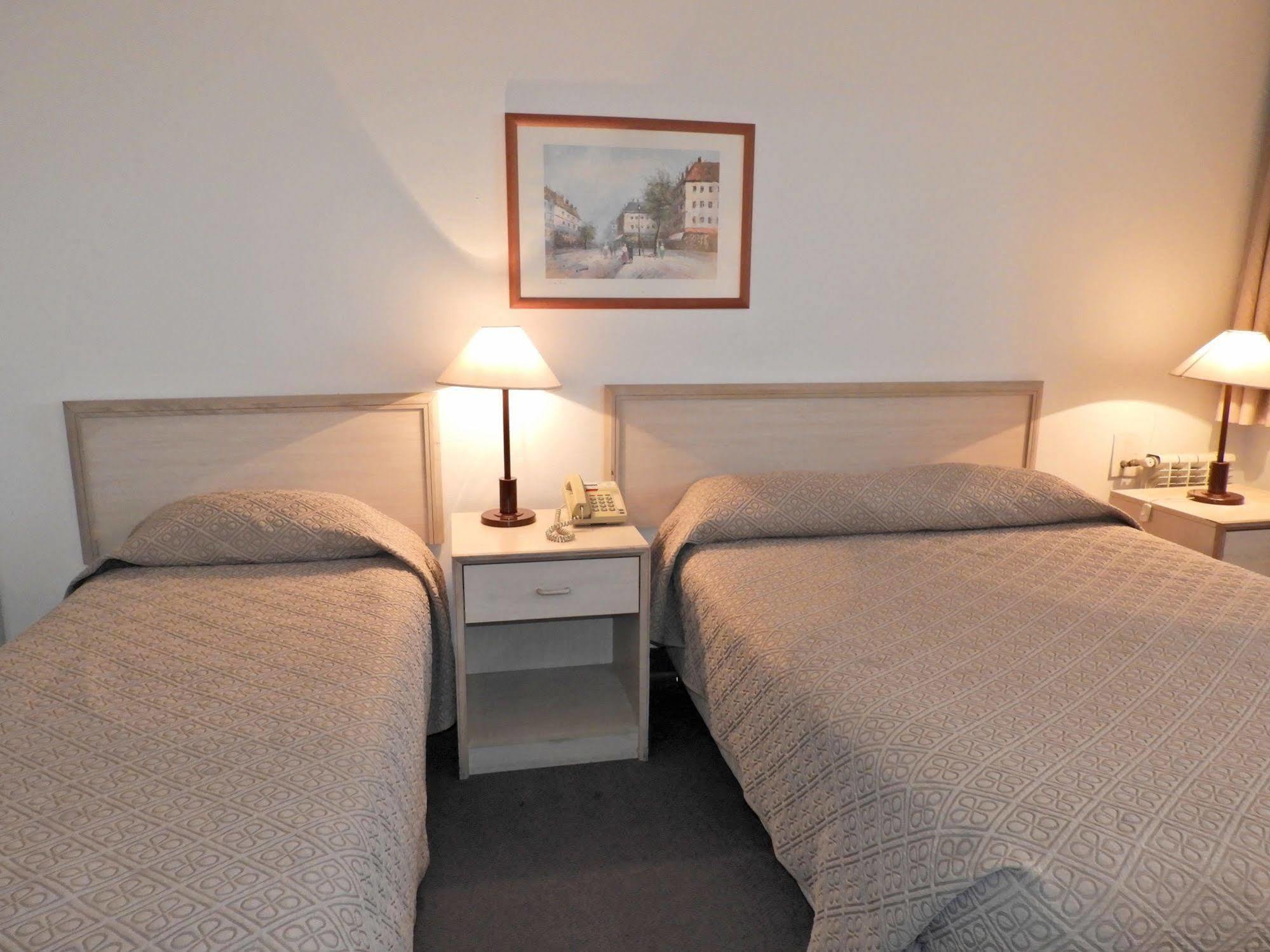 Hotel Tres Cruces Монтевидео Экстерьер фото