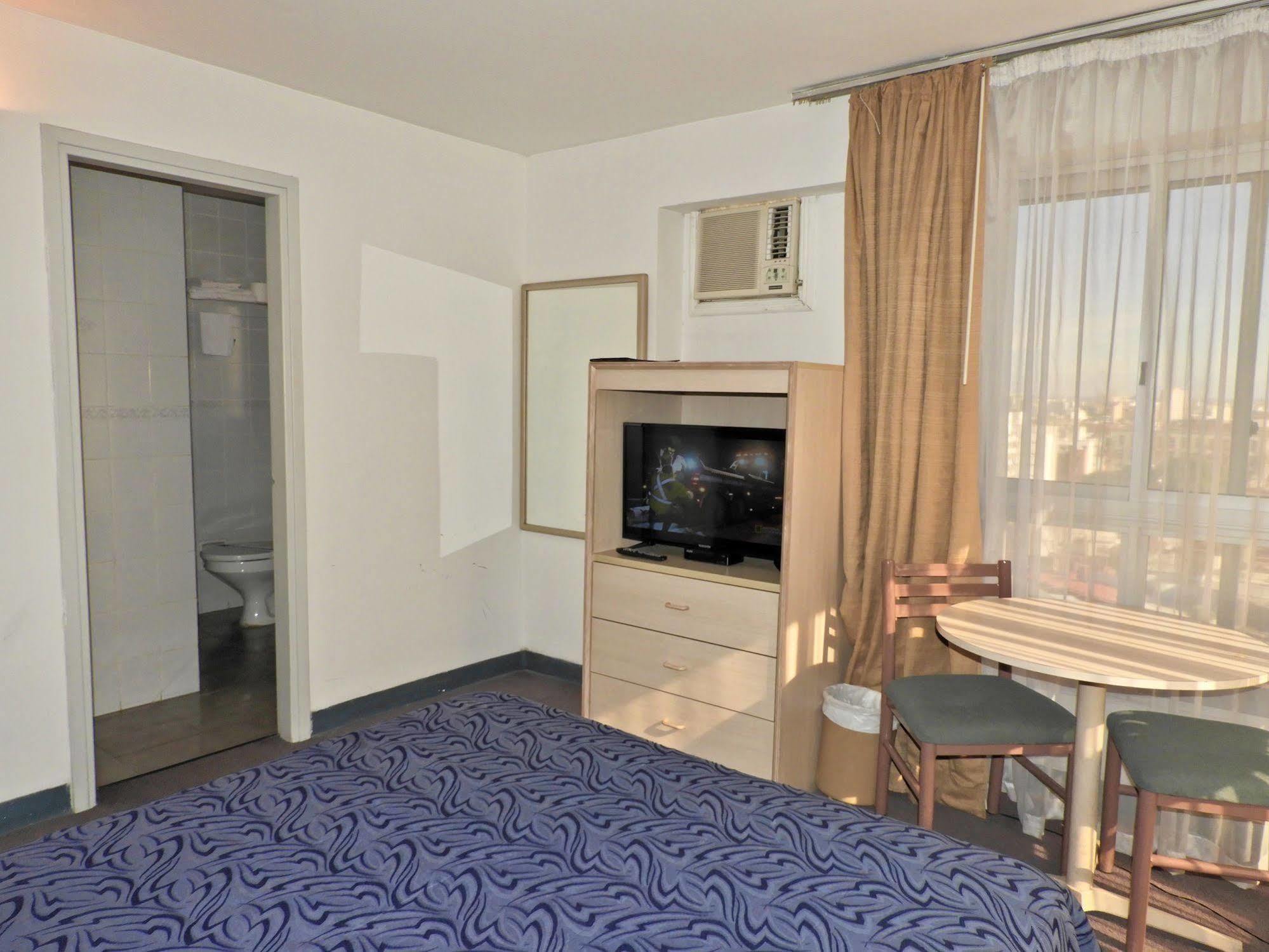 Hotel Tres Cruces Монтевидео Экстерьер фото