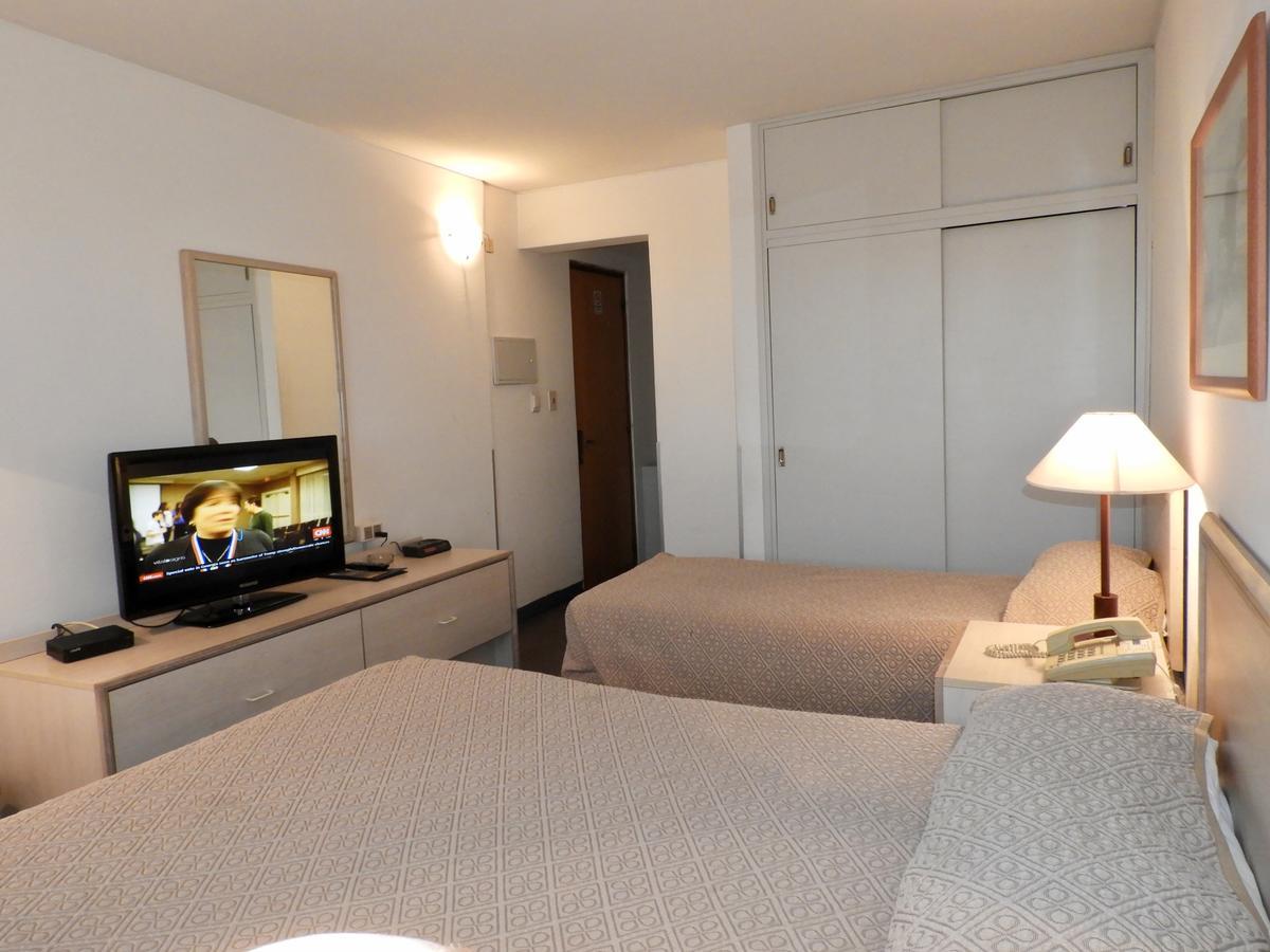 Hotel Tres Cruces Монтевидео Экстерьер фото