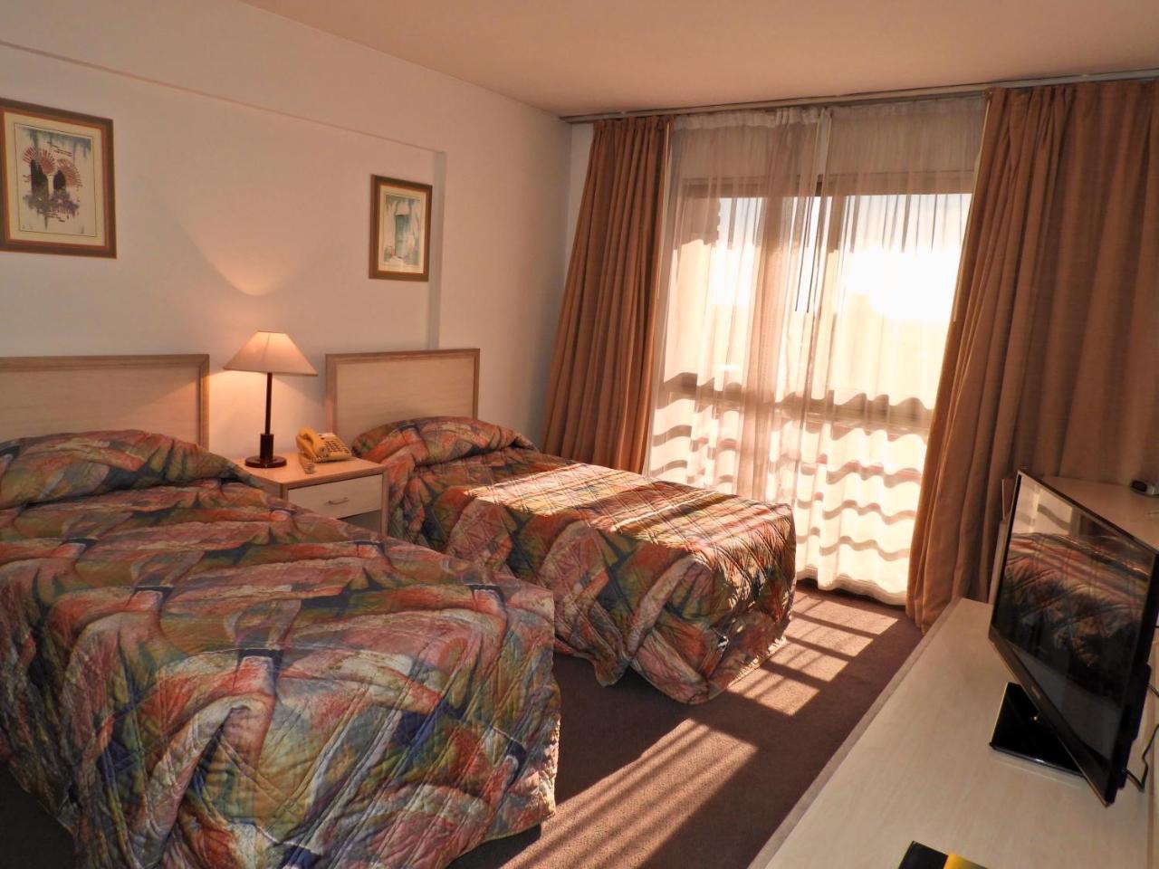 Hotel Tres Cruces Монтевидео Экстерьер фото