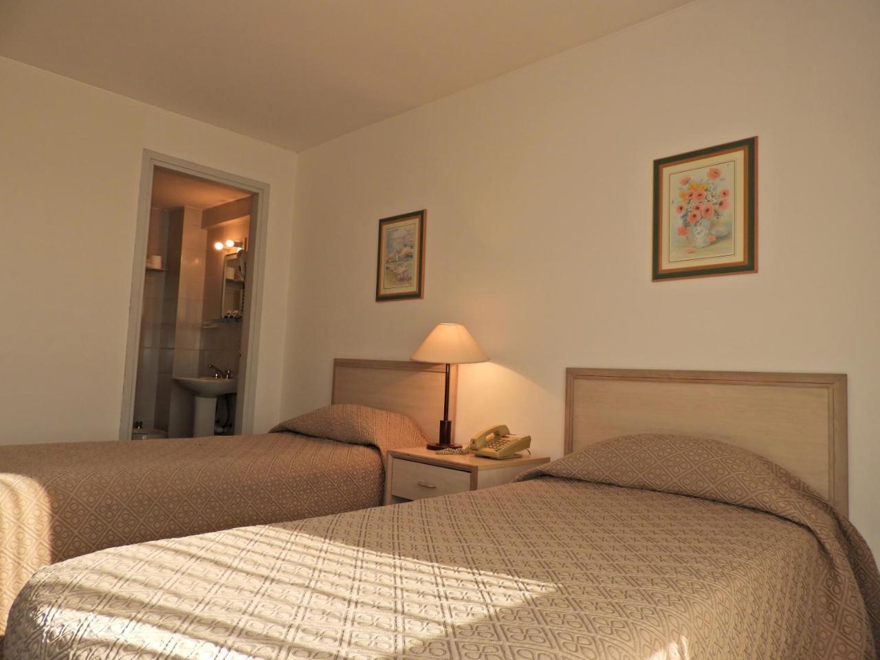 Hotel Tres Cruces Монтевидео Экстерьер фото